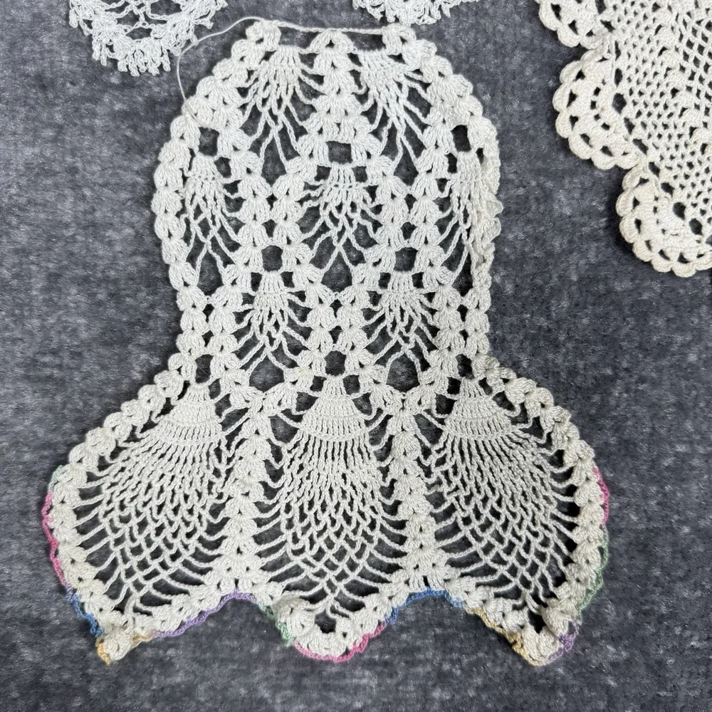 Vintage Lot Of 4 Doilies Round Bell‎ Crochet Delicate - Picture 6 of 12